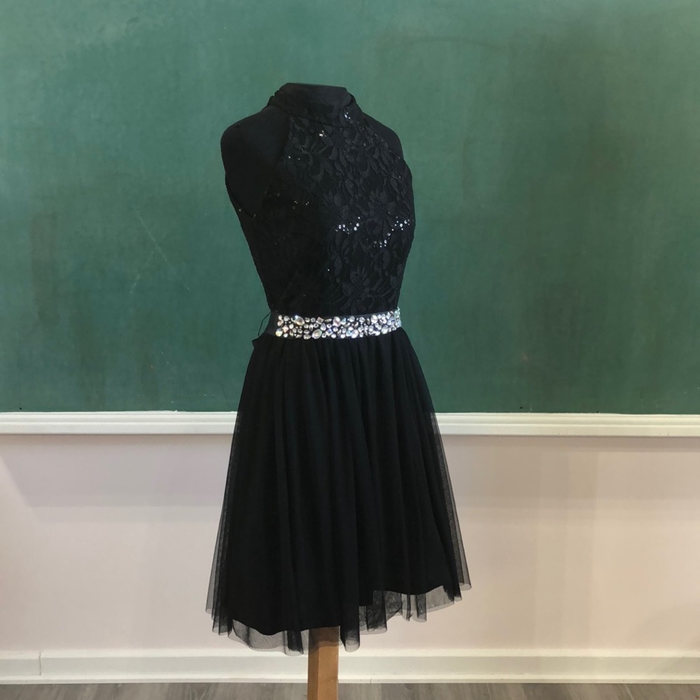 Short lace and tulle dress - small - NWT